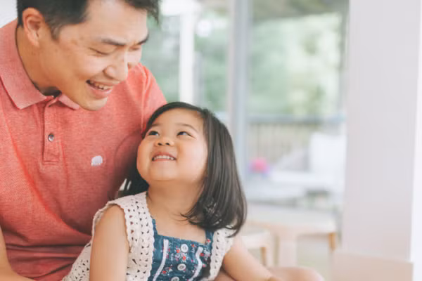 Gia đình chính là nền tảng đầu tiên để giúp trẻ biết tôn trọng và giữ gìn sự trong sáng của tiếng Việt. Ảnh minh họa: ITN.