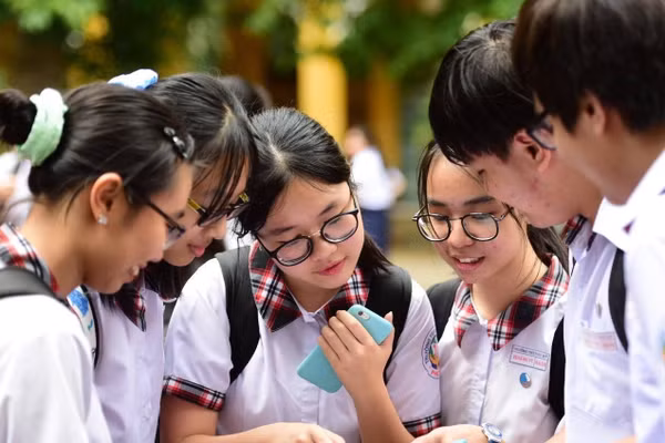 Trẻ em Việt Nam sử dụng mạng xã hội từ sớm, đặt ra nhiều yêu cầu mới trong công tác quản lý và bảo vệ trẻ trên môi trường số.