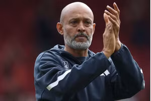 HLV Ngoại hạng Anh đầu tiên bị sa thải