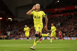 Ghi bàn phút 90, Richarlison ăn mừng khiêu khích Liverpool