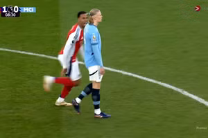 Khoảnh khắc Arsenal ‘vùi dập’ Man City ở Ngoại hạng Anh