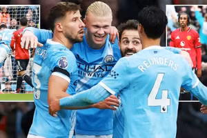 Đội nhà bị Man City ‘vùi dập’, cổ động viên Man Utd lũ lượt bỏ về 