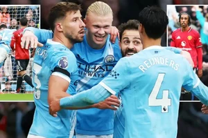 Đội nhà bị Man City ‘vùi dập’, cổ động viên Man Utd lũ lượt bỏ về 
