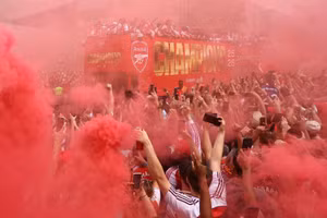 ‘Biển người’ Arsenal cuồng nhiệt rước cúp Ngoại hạng Anh 