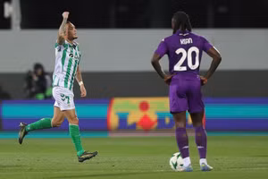 Sao Man Utd ghi siêu phẩm, Betis gặp Chelsea ở chung kết Conference League