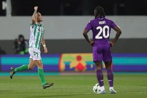 Sao Man Utd ghi siêu phẩm, Betis gặp Chelsea ở chung kết Conference League