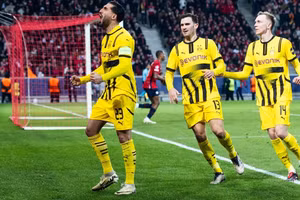 Dortmund ngược dòng thắng Lille, đấu Barcelona ở tứ kết Champions League 