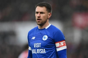 Aaron Ramsey bất ngờ tái xuất sân cỏ