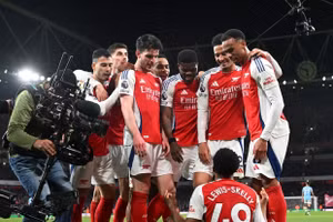 Siêu máy tính dự đoán bất ngờ chung cuộc Ngoại hạng Anh 