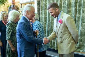 Beckham được phong tước Hiệp sĩ sau hơn 10 năm chờ đợi