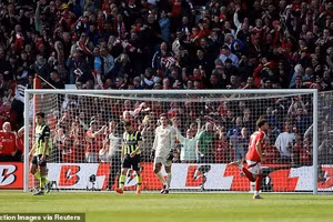 Man City thua sốc, HLV Pep nói ‘không phải ngày tận thế’