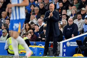 Thua sốc Brighton, Liverpool vẫn làm nên lịch sử