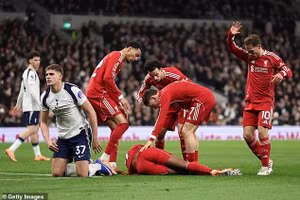 Liverpool trả giá đắt cho chiến thắng trước Tottenham 