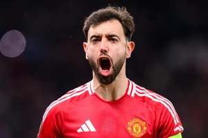 Từ chối Ả Rập Xê-út, thủ quân Man Utd kiếm bộn tiền ngoài sân cỏ