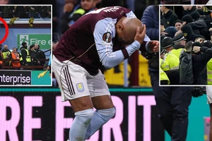 Chùm ảnh: Sao Aston Villa bị ném trúng đầu ở Europa League 
