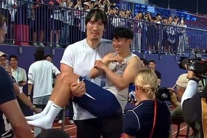 Khoảnh khắc khiến Son Heung-min mắc cỡ