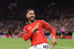 Man Utd ‘làm được điều khó’, leo lên top 4 Ngoại hạng Anh 