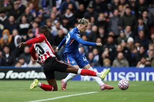 ‘Hạ đẹp’ Chelsea, tân binh Sunderland lên nhì bảng Ngoại hạng Anh 