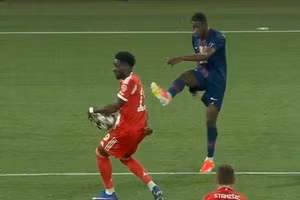 Bùng nổ tranh cãi quả phạt đền trận PSG thắng Bayern Munich 