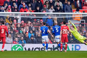 Chùm ảnh: Liverpool thắng đậm, hướng tới ‘cú ăn 4’ vĩ đại