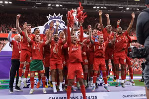 Chùm ảnh: Liverpool tưng bừng ăn mừng chức vô địch Ngoại hạng Anh 