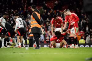 Fulham biến Man Utd thành cựu vương Cup FA