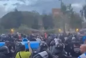 Video: Sự cố kinh hoàng trước trận Espanyol – Barcelona