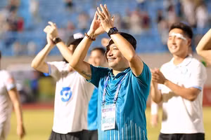 HLV Thép xanh Nam Định: 'Vô địch đã khó, bảo vệ chức vô địch còn khó hơn'