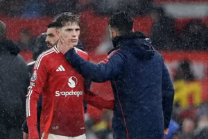 Phòng thay đồ Man Utd lại ‘dậy sóng’