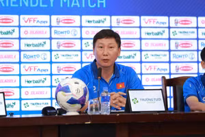 HLV Kim Sang-sik tự tin khi sở hữu Xuân Son, Hoàng Hên