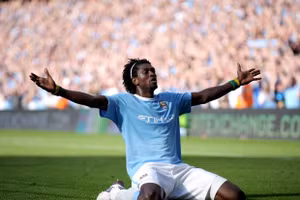 Cựu tiền đạo Arsenal, Man City được mời làm chính trị gia