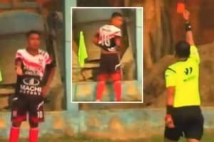 Video: Thẻ đỏ kỳ lạ nhất bóng đá thế giới