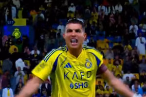 Video: Ronaldo phản ứng giận dữ với trọng tài