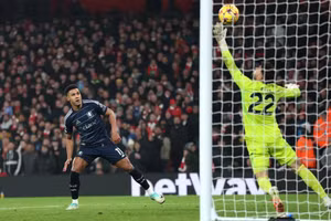 Arsenal mất điểm kinh ngạc, hụt hơi đua vô địch