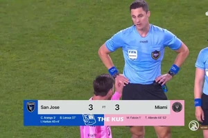 ‘Nổi điên’ với trọng tài, Messi suýt nhận thẻ đỏ