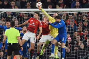 Chùm ảnh: Bruno ghi bàn phút bù giờ, Man Utd thoát khỏi khốn khó