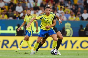 Ronaldo mờ nhạt, Al Nassr thua ngược đội bóng của Benzema