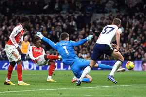 Arsenal ‘đè bẹp’ chủ nhà Tottenham