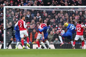 Arsenal hạ Chelsea nhờ ‘vũ khí độc’, nắm lợi thế đua vô địch Ngoại hạng Anh 
