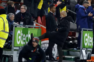 Man City đánh rơi điểm số khó tin trước Brentford 