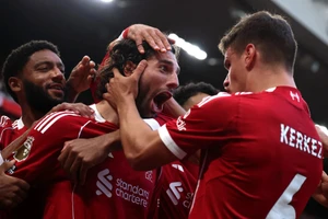 Chùm ảnh: Siêu phẩm giúp Liverpool hạ Arsenal 