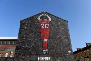 Liverpool tri ân tiền vệ xấu số Jota ở trận mở màn Ngoại hạng Anh 