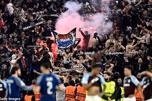 Aston Villa khiến PSG choáng váng ở Champions League