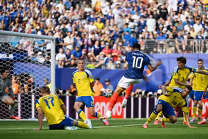 Mbappe xô đổ kỷ lục, Pháp ‘đại chiến’ Paraguay 