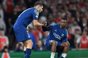 Trả giá đắt khi thắng Arsenal, HLV PSG cảnh báo học trò thận trọng