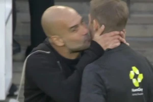 HLV Man City hành động kỳ lạ trong trận hòa Arsenal 