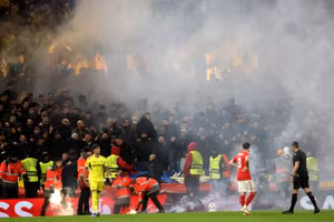 Hỗn loạn ở trận đấu giữa đại diện Anh – Thổ Nhĩ Kỳ tại Europa League 