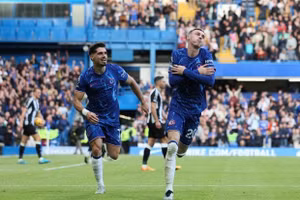 Tottenham ‘sảy’ chân, Chelsea vượt ải Newcastle 