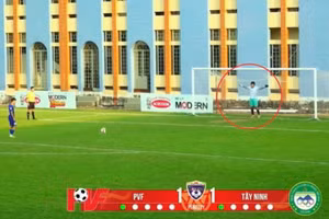 Tiền vệ vào thay thủ môn, cản phá thành công đá luân lưu ở giải U15 Quốc gia 2026