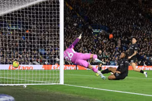 Man City thắng nhọc nhằn, tự quyết ngôi vương Ngoại hạng Anh